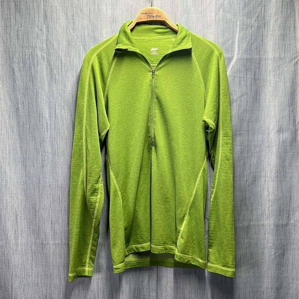 MEC green 1/4 tip long sleeve top size medium
